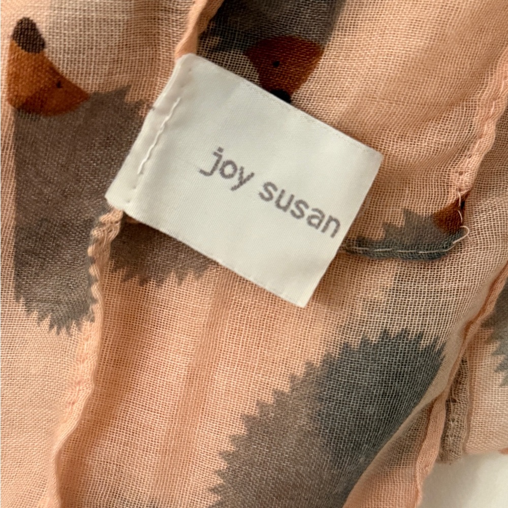 Joy Susan Scarf Blush pink with multicolor hedgehog print - Picture 4 of 4